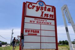 Crystal-Inn-–-Dannys-RV-Resort-–-RV-Park-–-Pylon-Sign