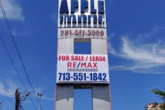 ReMax-–-Banner-on-Pole